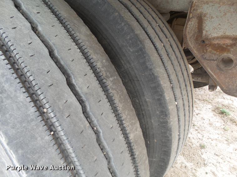 image for item DD1227 2002 Jet double hopper grain trailer