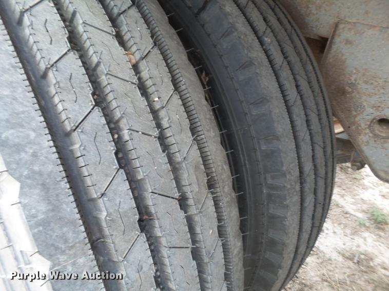 image for item DD1227 2002 Jet double hopper grain trailer