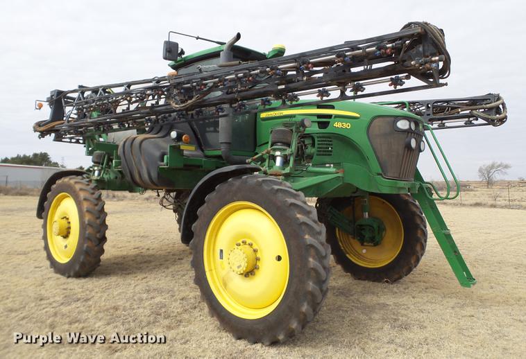 image for item DD1229 2013 John Deere 4830 sprayer