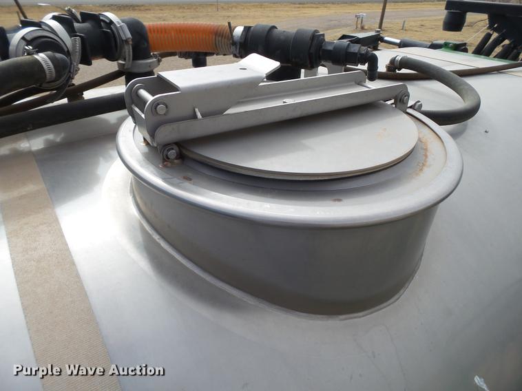 image for item DD1229 2013 John Deere 4830 sprayer