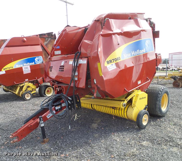 image for item DD1352 2014 New Holland BR7060 round baler