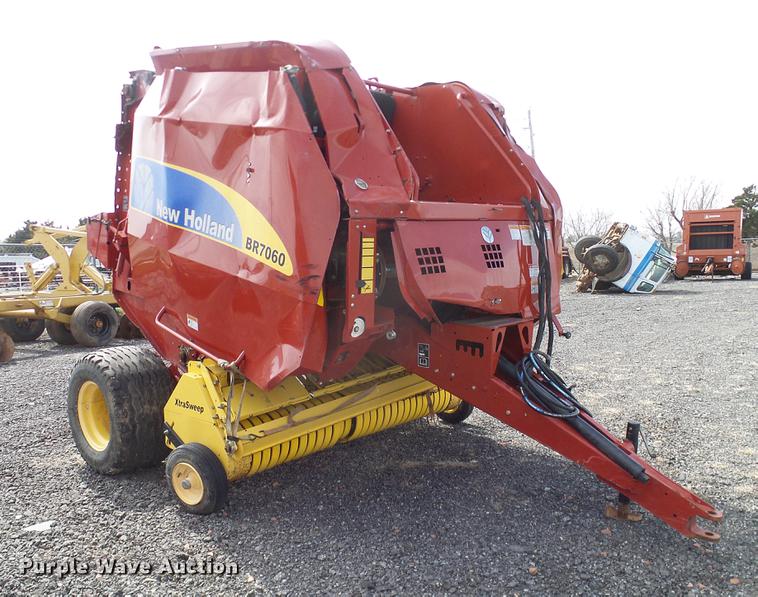 image for item DD1352 2014 New Holland BR7060 round baler