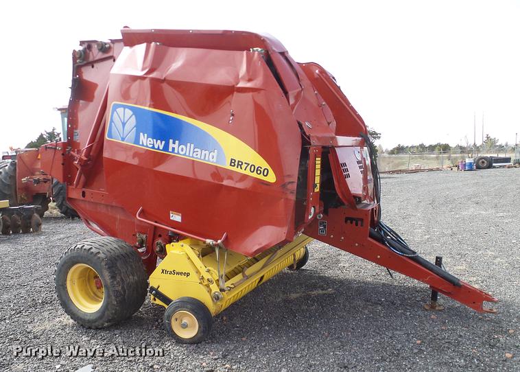image for item DD1352 2014 New Holland BR7060 round baler