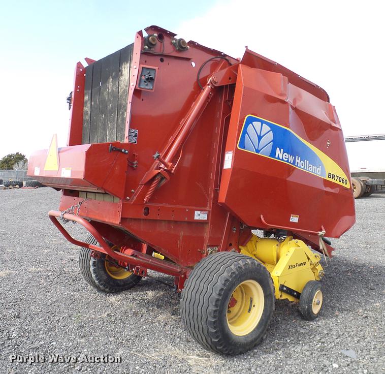 image for item DD1352 2014 New Holland BR7060 round baler