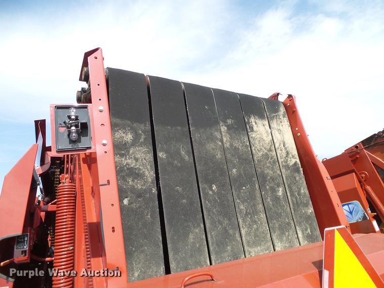 image for item DD1352 2014 New Holland BR7060 round baler