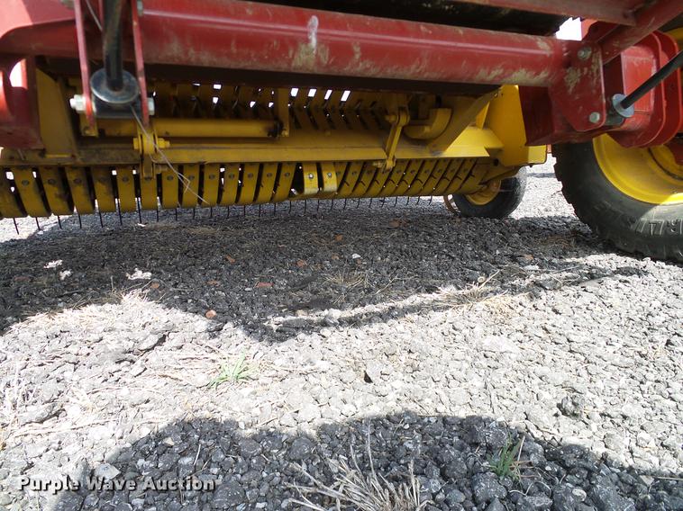 image for item DD1352 2014 New Holland BR7060 round baler