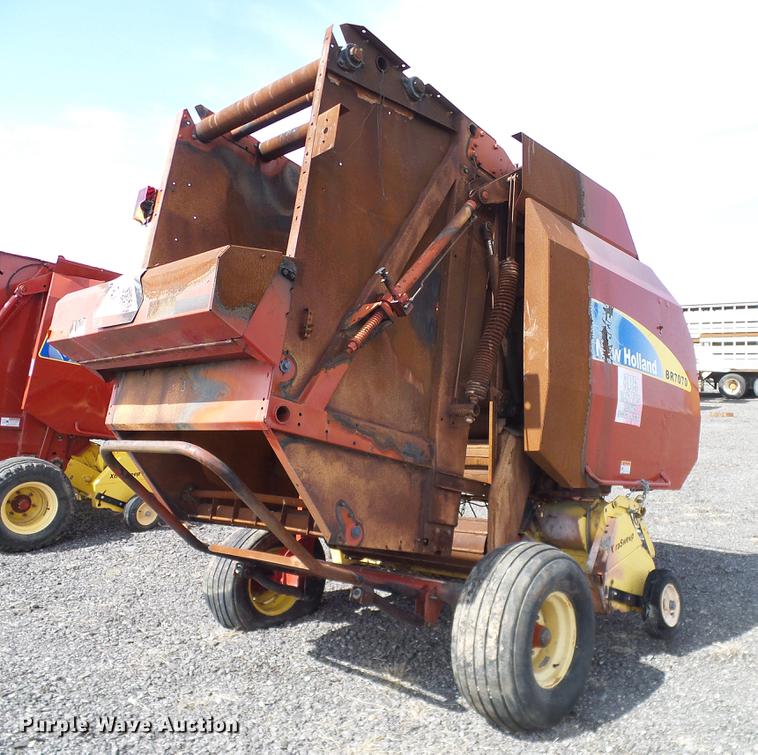 image for item DD1354 2011 New Holland BR7070 round baler