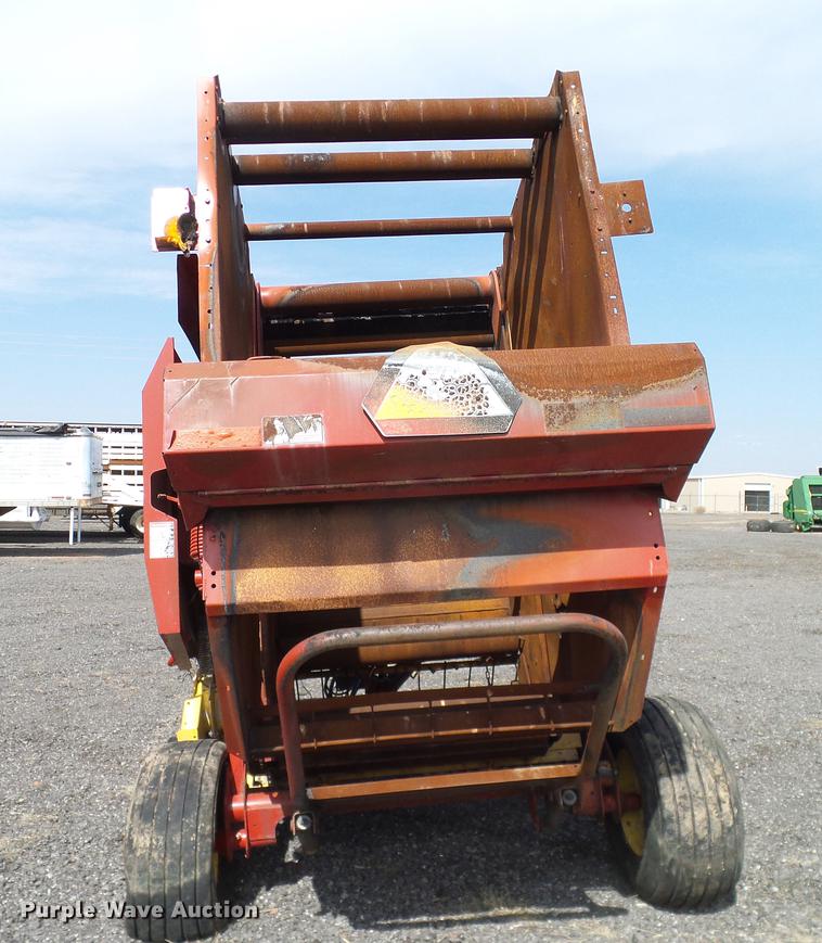 image for item DD1354 2011 New Holland BR7070 round baler