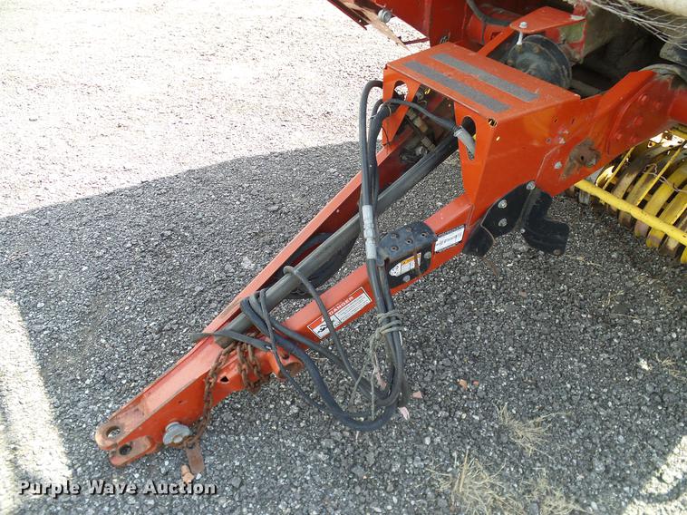 image for item DD1354 2011 New Holland BR7070 round baler