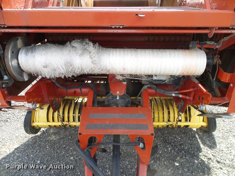 image for item DD1354 2011 New Holland BR7070 round baler