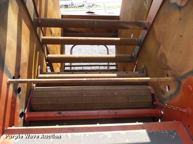 image for item DD1354 2011 New Holland BR7070 round baler