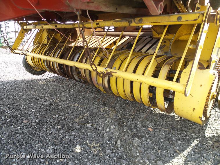 image for item DD1354 2011 New Holland BR7070 round baler