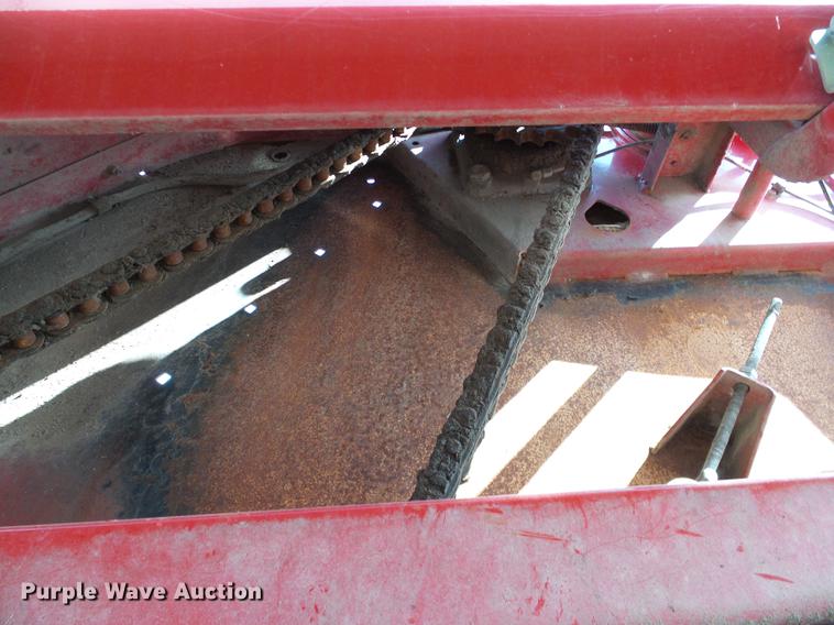 image for item DD1354 2011 New Holland BR7070 round baler