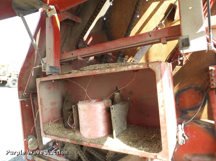 image for item DD1354 2011 New Holland BR7070 round baler