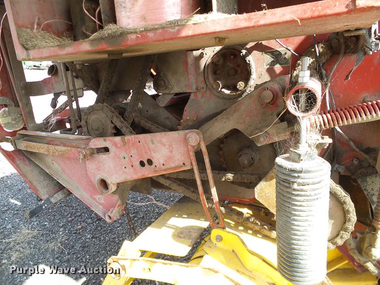 image for item DD1354 2011 New Holland BR7070 round baler