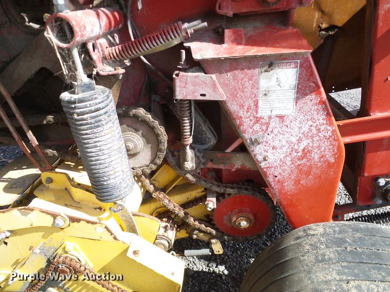 image for item DD1354 2011 New Holland BR7070 round baler