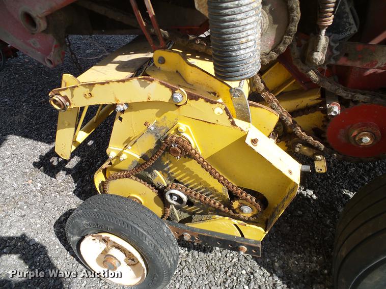 image for item DD1354 2011 New Holland BR7070 round baler