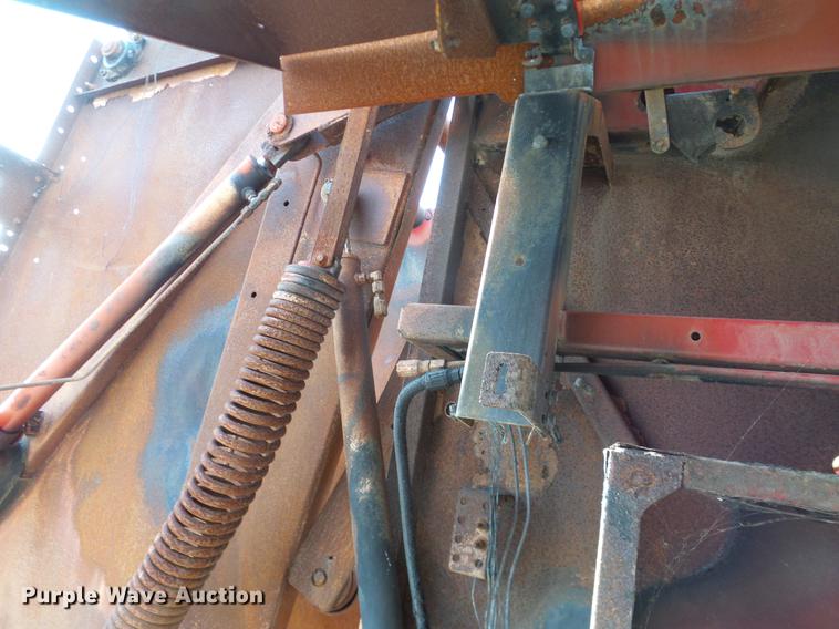 image for item DD1354 2011 New Holland BR7070 round baler