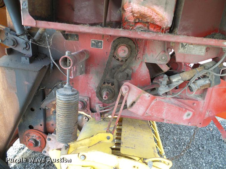 image for item DD1354 2011 New Holland BR7070 round baler