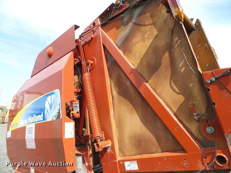 image for item DD1354 2011 New Holland BR7070 round baler