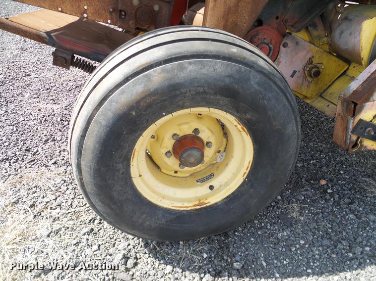 image for item DD1354 2011 New Holland BR7070 round baler