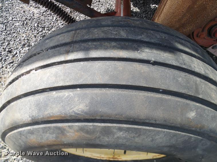 image for item DD1354 2011 New Holland BR7070 round baler