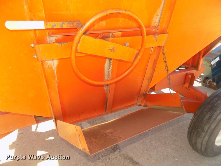 image for item DD2809 Harvest-king gravity wagon