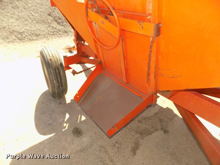 image for item DD2809 Harvest-king gravity wagon