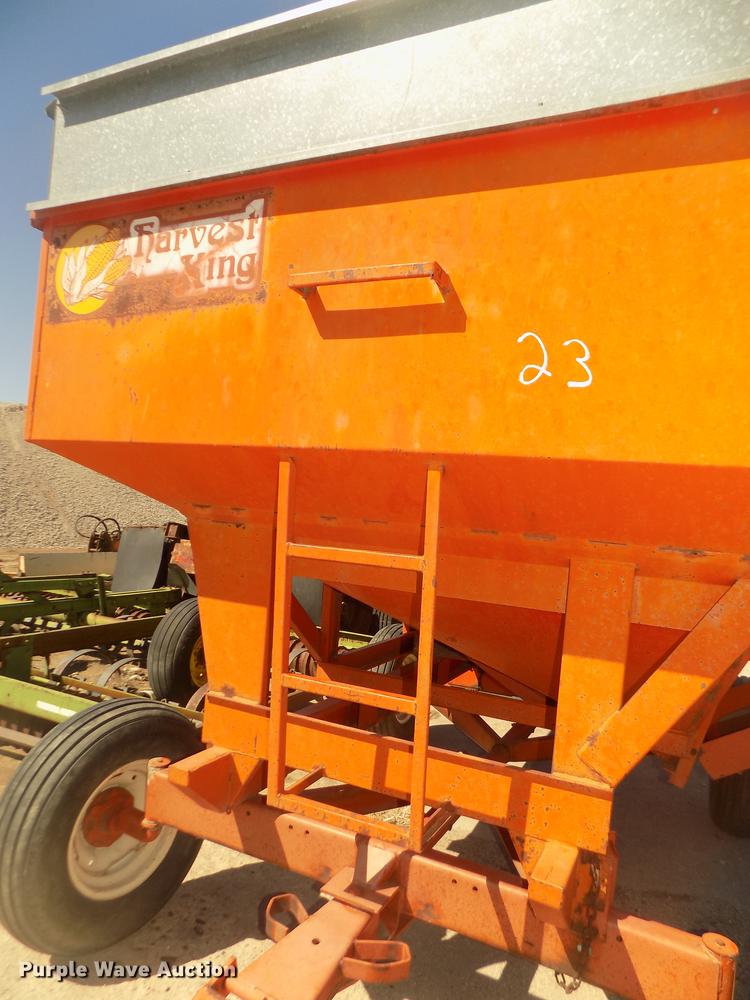 image for item DD2809 Harvest-king gravity wagon