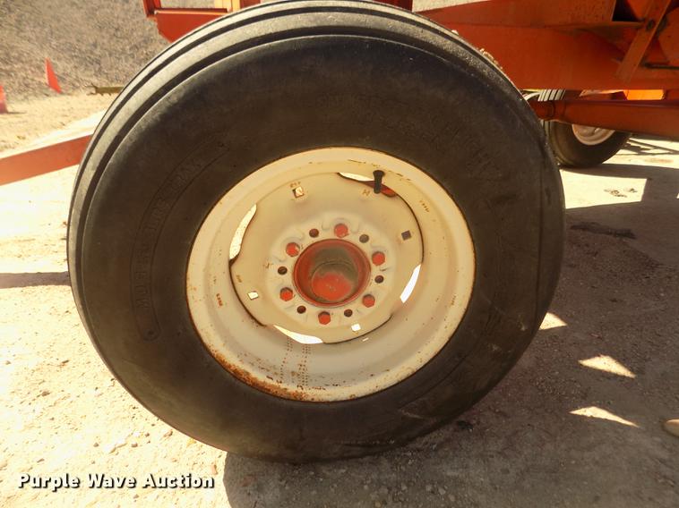 image for item DD2809 Harvest-king gravity wagon