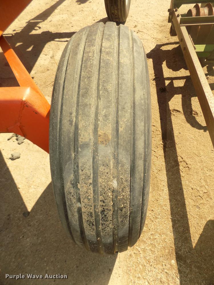 image for item DD2809 Harvest-king gravity wagon