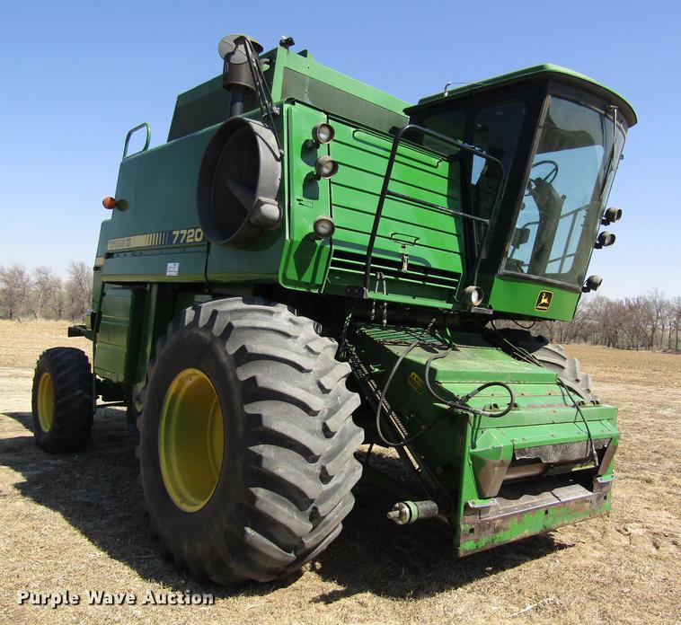 image for item DD8744 1987 John Deere 7720 combine