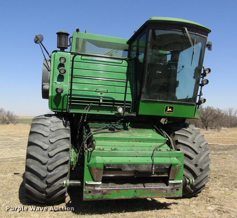 image for item DD8744 1987 John Deere 7720 combine