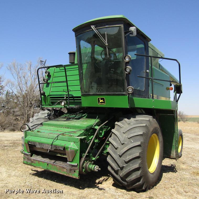image for item DD8744 1987 John Deere 7720 combine
