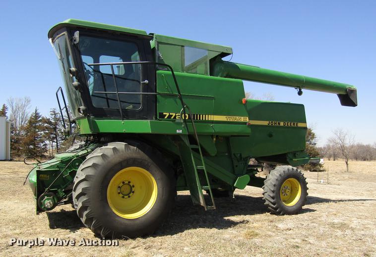 image for item DD8744 1987 John Deere 7720 combine