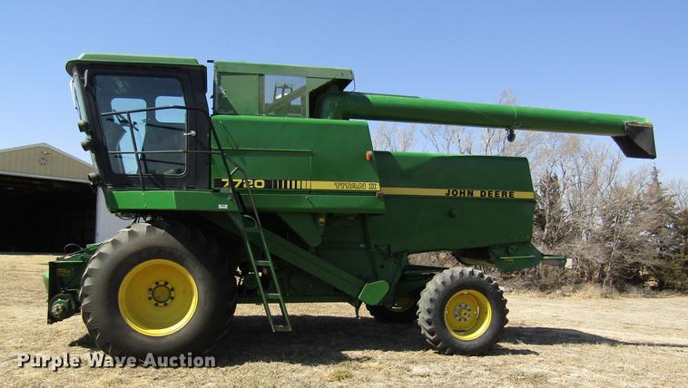 image for item DD8744 1987 John Deere 7720 combine