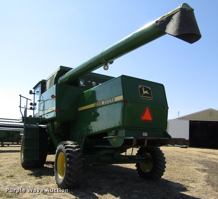 image for item DD8744 1987 John Deere 7720 combine