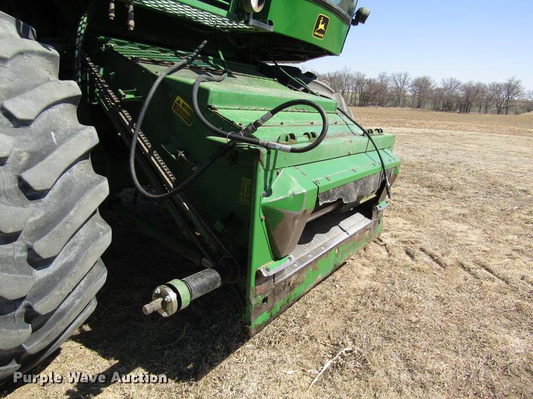 image for item DD8744 1987 John Deere 7720 combine