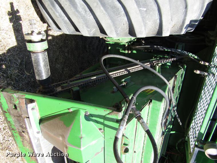 image for item DD8744 1987 John Deere 7720 combine