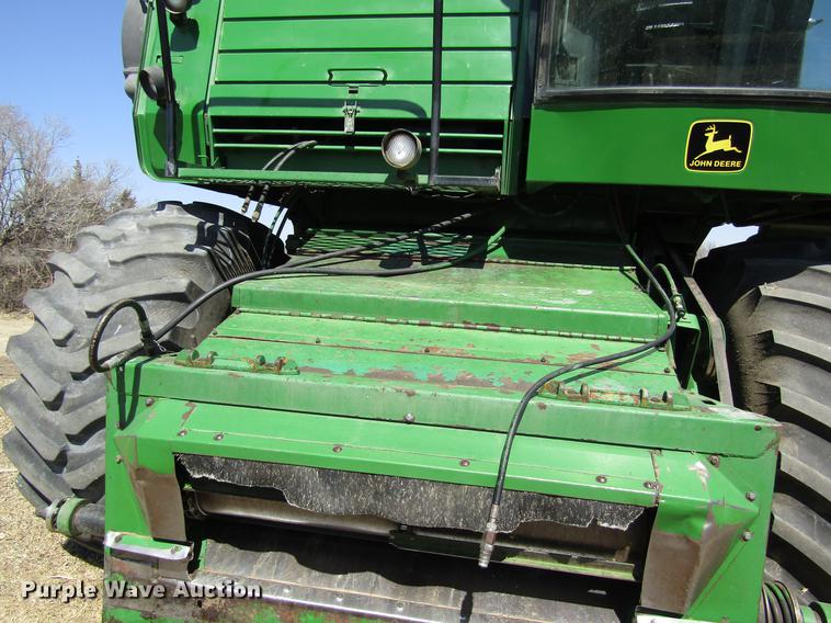 image for item DD8744 1987 John Deere 7720 combine
