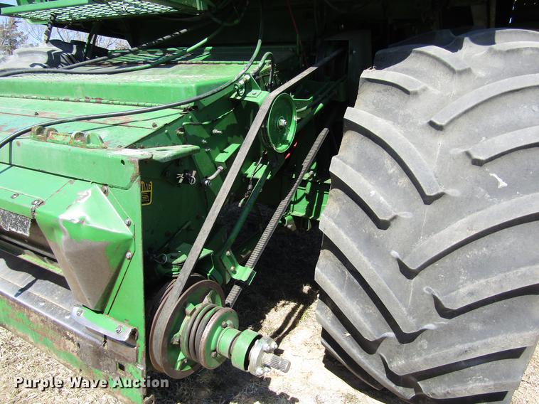 image for item DD8744 1987 John Deere 7720 combine