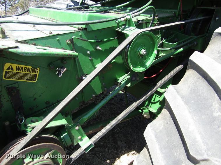 image for item DD8744 1987 John Deere 7720 combine