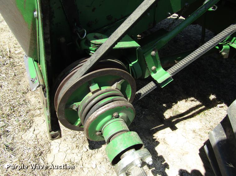image for item DD8744 1987 John Deere 7720 combine
