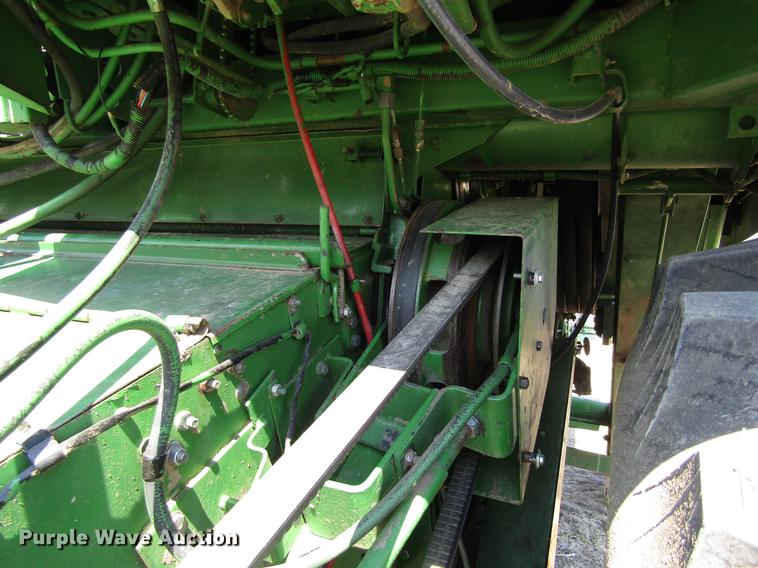 image for item DD8744 1987 John Deere 7720 combine