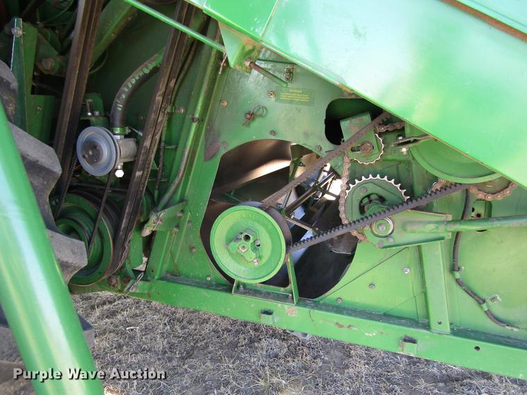 image for item DD8744 1987 John Deere 7720 combine