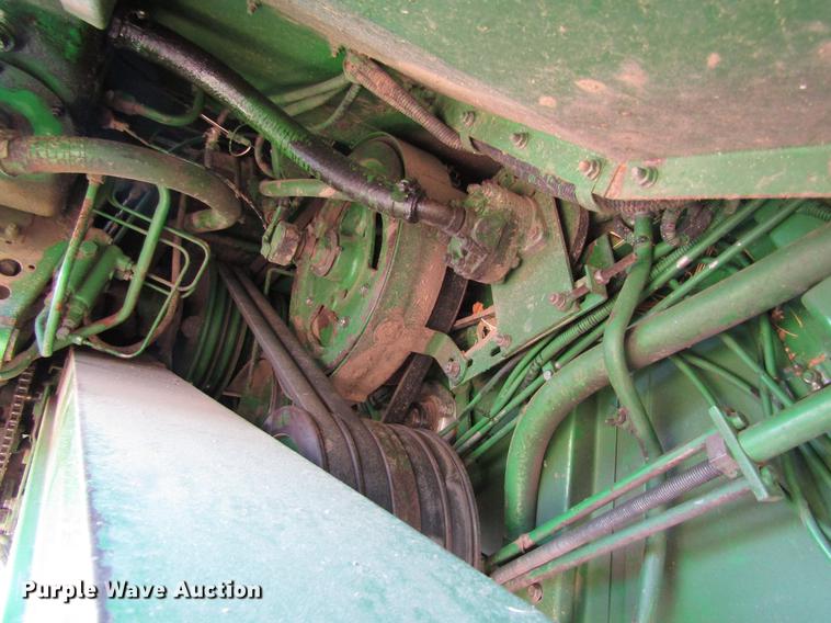 image for item DD8744 1987 John Deere 7720 combine