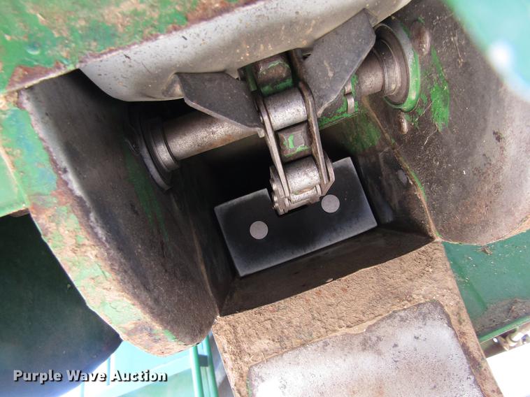 image for item DD8744 1987 John Deere 7720 combine