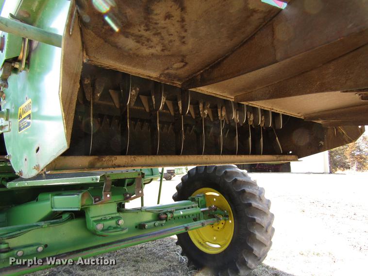 image for item DD8744 1987 John Deere 7720 combine