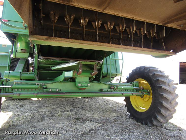 image for item DD8744 1987 John Deere 7720 combine