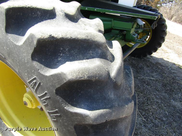 image for item DD8744 1987 John Deere 7720 combine